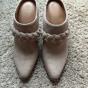 Universal Threads Heeled Mule